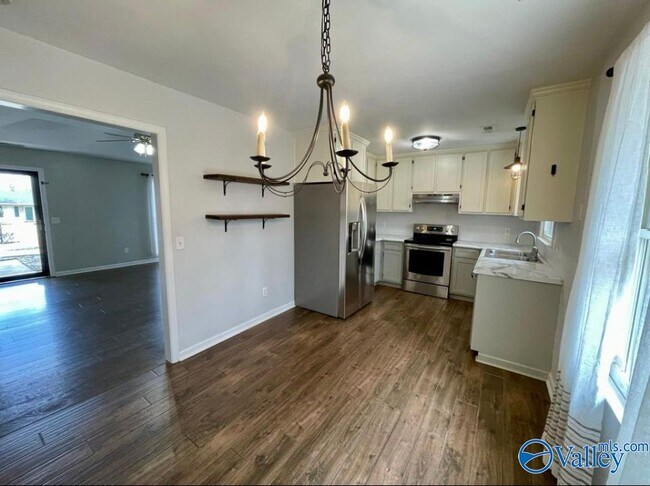 Building Photo - 108 Eva Ct
