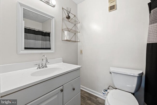 Building Photo - 33 Windbrooke Cir