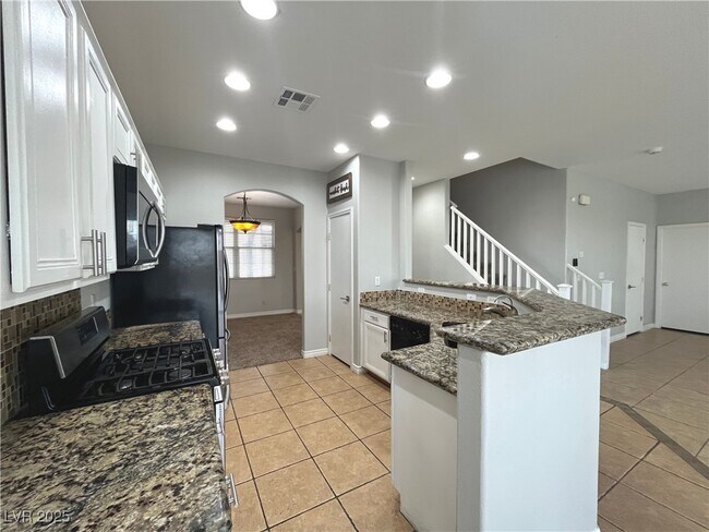 Building Photo - 6615 Brick House Ave