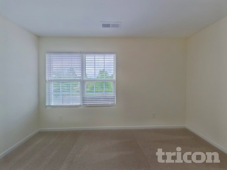 Building Photo - 2729 Yurman Rd