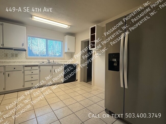 Building Photo - 449 SE 4th Ave