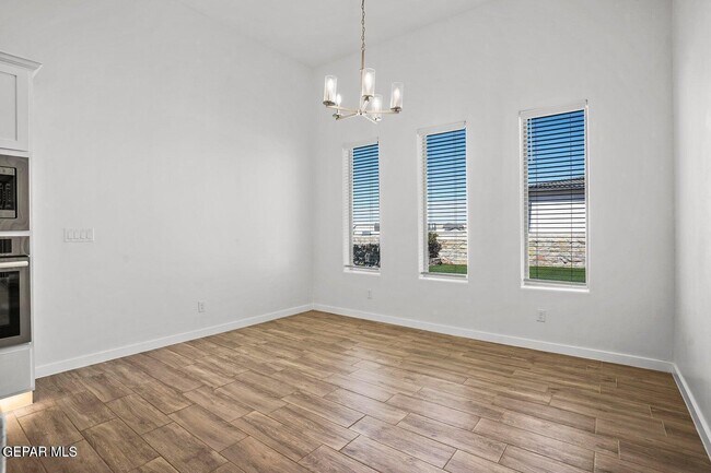 Building Photo - 717 Chatham Pl