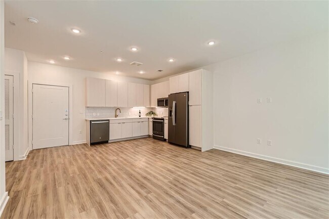 Building Photo - 4802 S Congress Ave