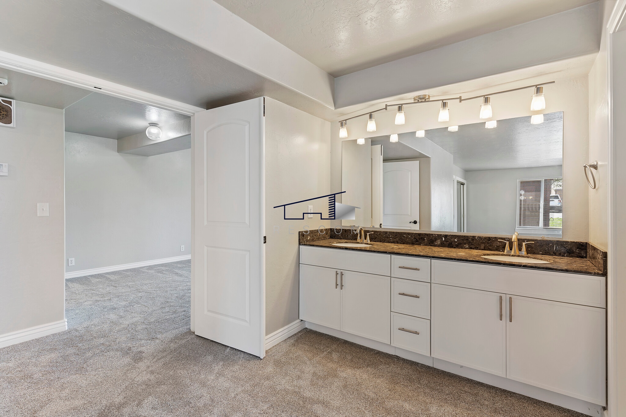 Building Photo - 26 White Barn Dr