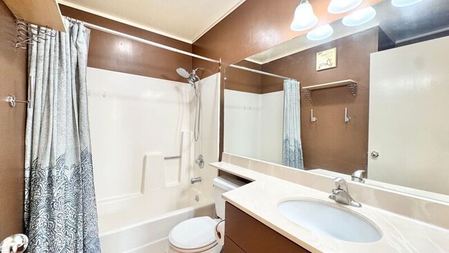 Building Photo - 239 Mananai Pl