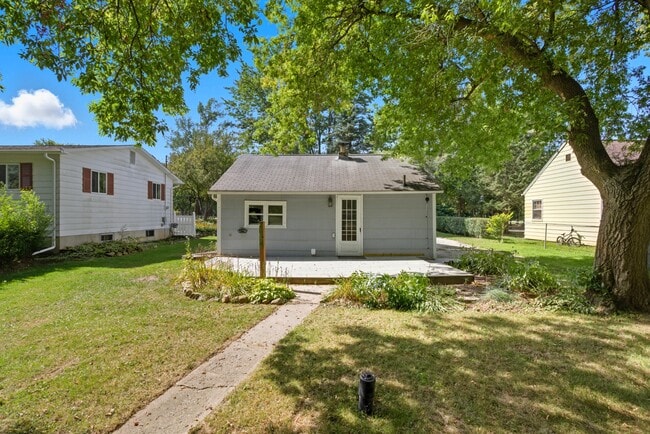 Building Photo - 9358 N Saginaw Rd