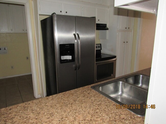 Building Photo - PETS NEGOTIABLE WITH OWNER APPROVAL!!!