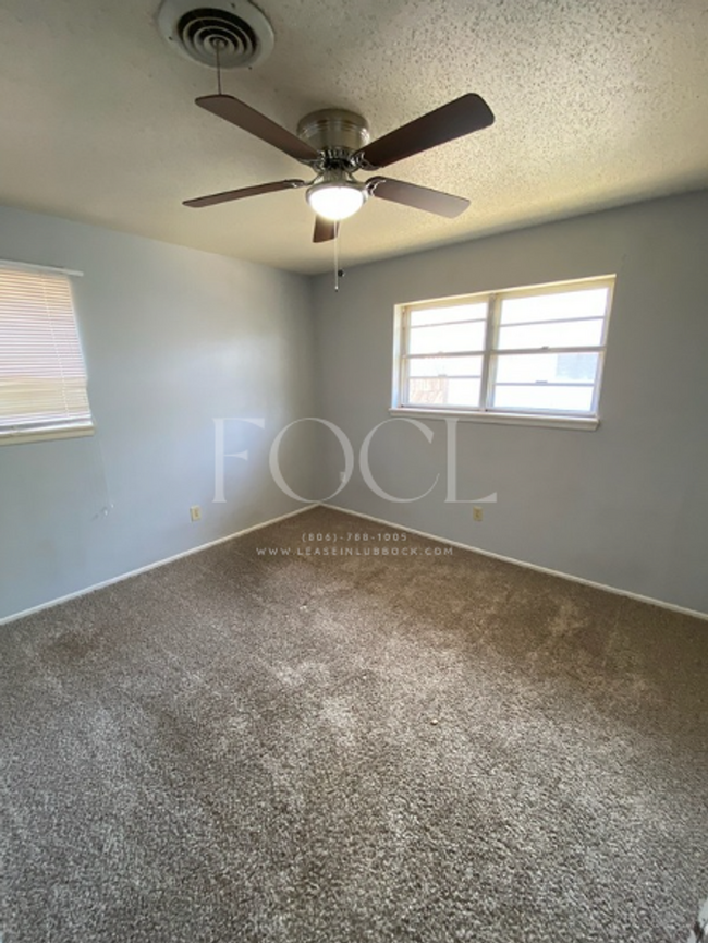 Building Photo - 4 bedroom, 2 bath, Covered Parking - $1,49...