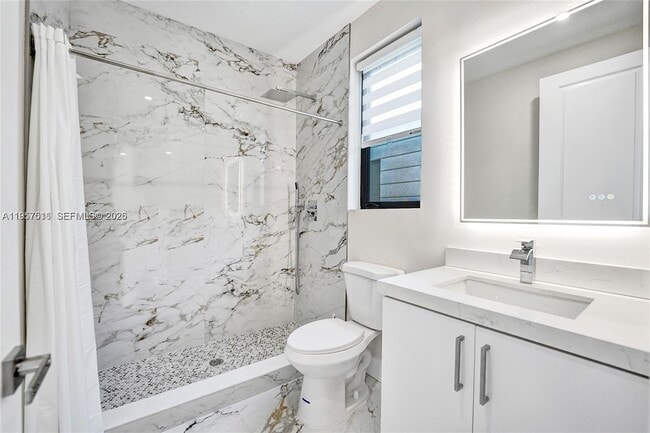 Building Photo - 1617 NE 11th St