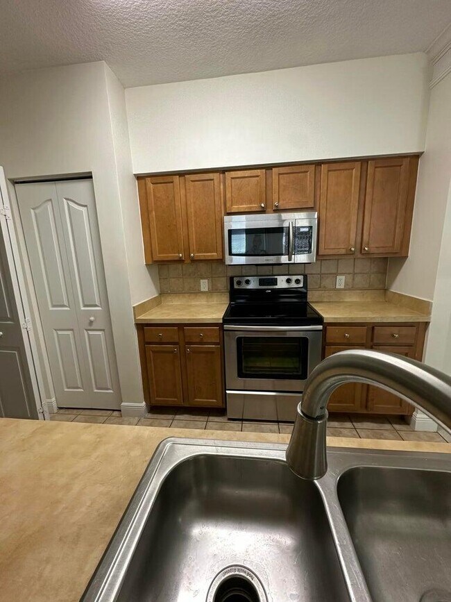 Building Photo - 9873 Baywinds Blvd