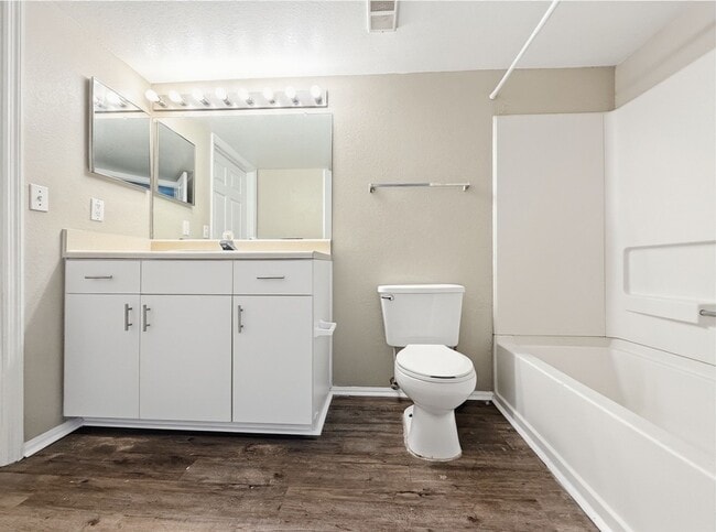 Building Photo - 3rd Floor 2/2 Condo near Millenia Mall with private patio