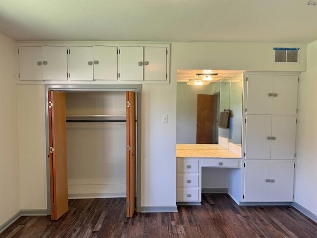 Building Photo - 4115 Rivercrest Dr