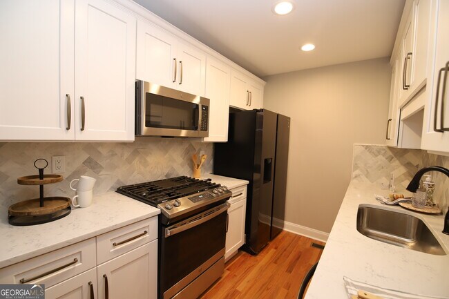 Building Photo - 1007 Vernon St