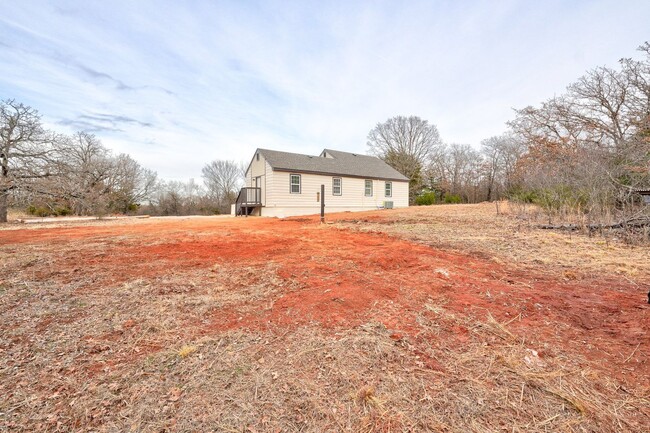 Building Photo - 5 bed, 1 bath home in Noble, OK