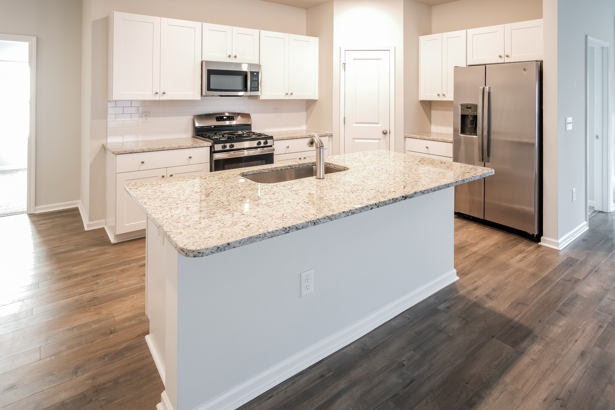 Building Photo - 120 S Reindeer Rd