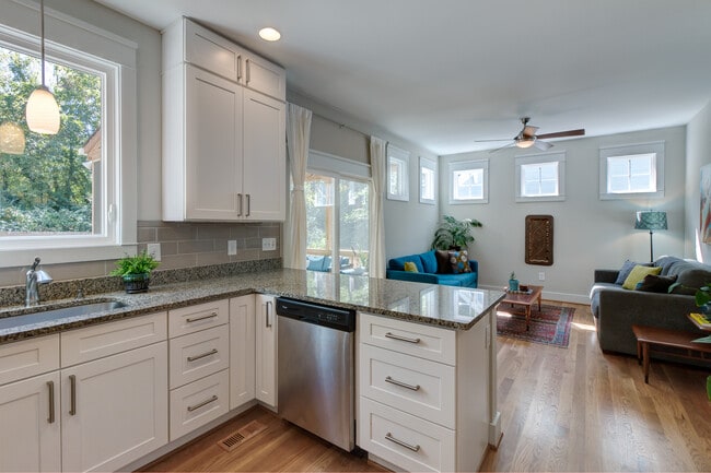 Building Photo - 703 Gerard St