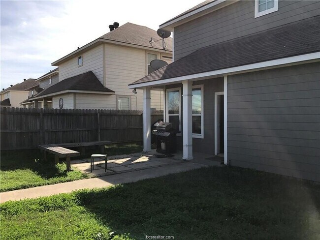 Building Photo - 2931 McLaren Dr