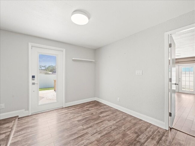 Building Photo - 2200 Capri Dr