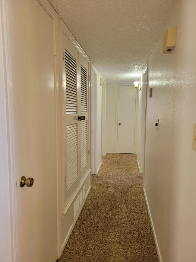 Building Photo - 7716 Iroquois Dr