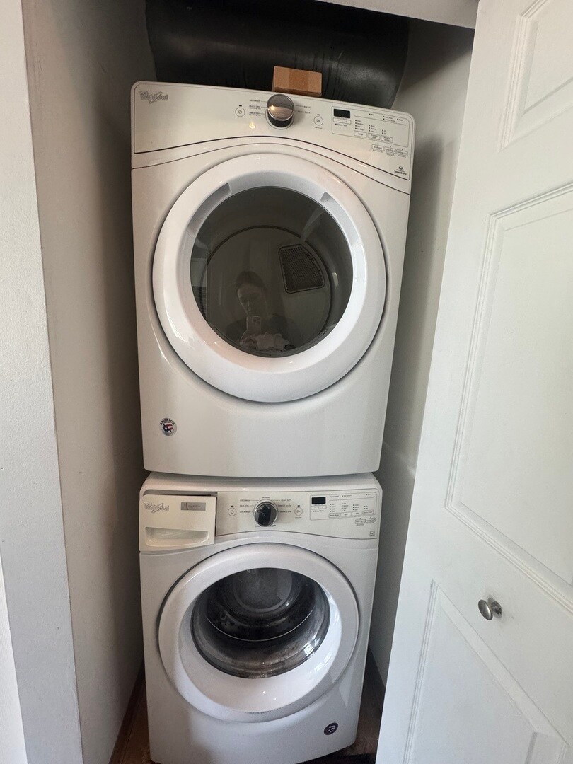 Building Photo - 1735 W Diversey Pkwy