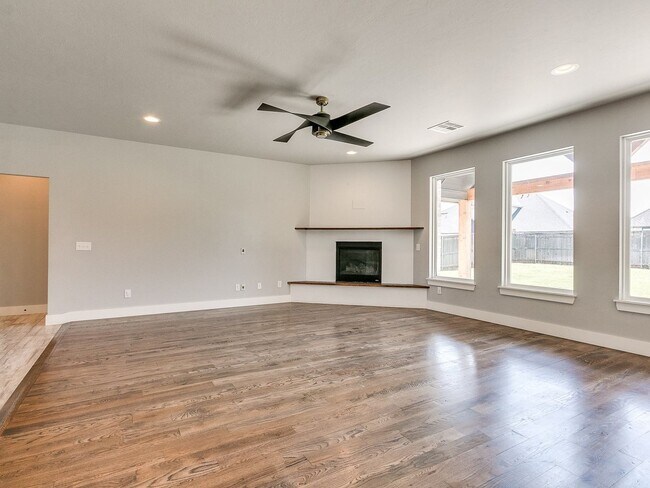 Building Photo - 5 Bedrooms + 3 Baths + Piedmont Schools