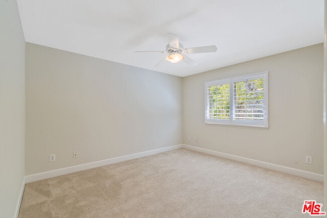 Building Photo - 674 Via de Tierra