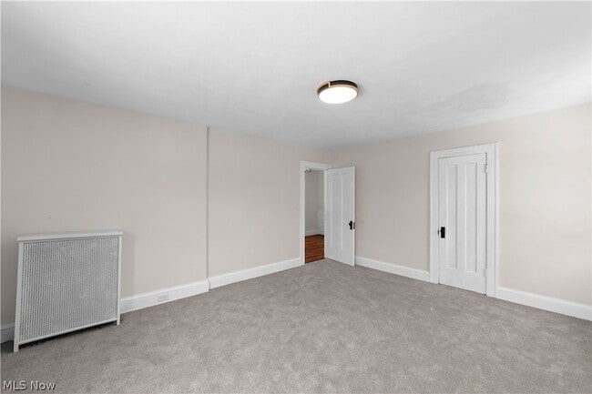 Building Photo - 867 East Blvd