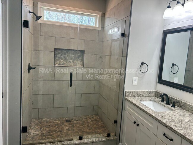 Building Photo - 202 Autumn Ridge Dr