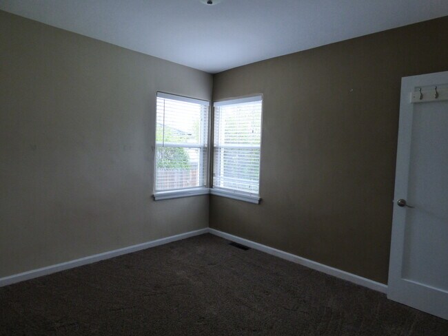 Building Photo - $0 DEPOSIT OPTION, CORY MERRILL, RECENTLY REMODELED, STAINLESS APPLIANCES, NEW CABINETS AND GRANI...
