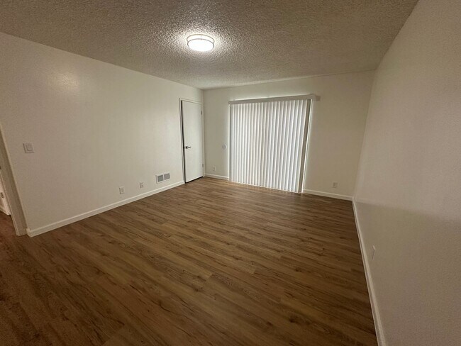 Building Photo - 547 De Leon Dr