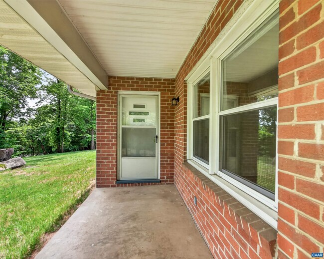 Building Photo - 1272 Rio Rd E