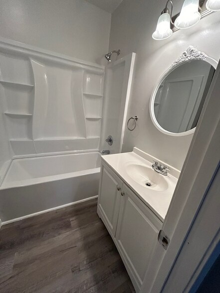 Building Photo - 1130 Greenaway Pl