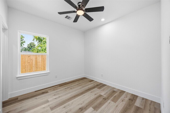 Building Photo - 8531 Rinn St