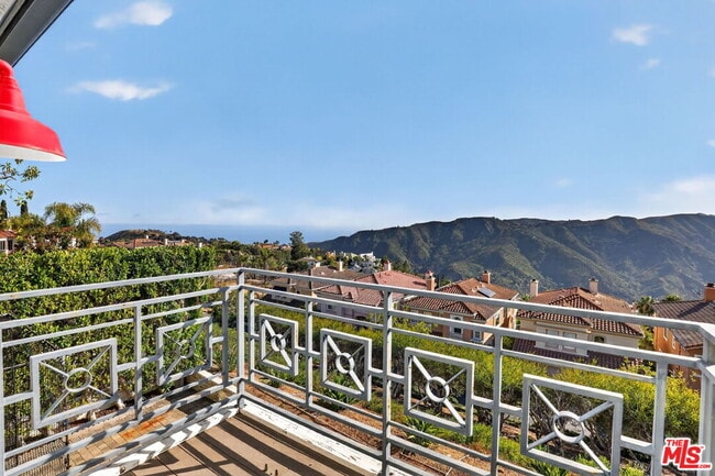 Building Photo - 16718 Cll Arbolada