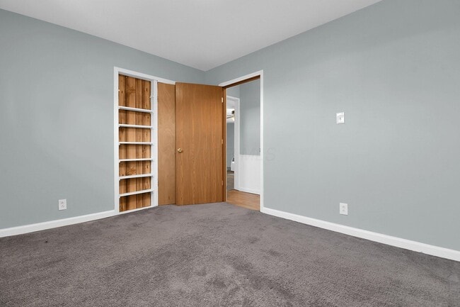 Building Photo - 4344 Broadhurst Dr