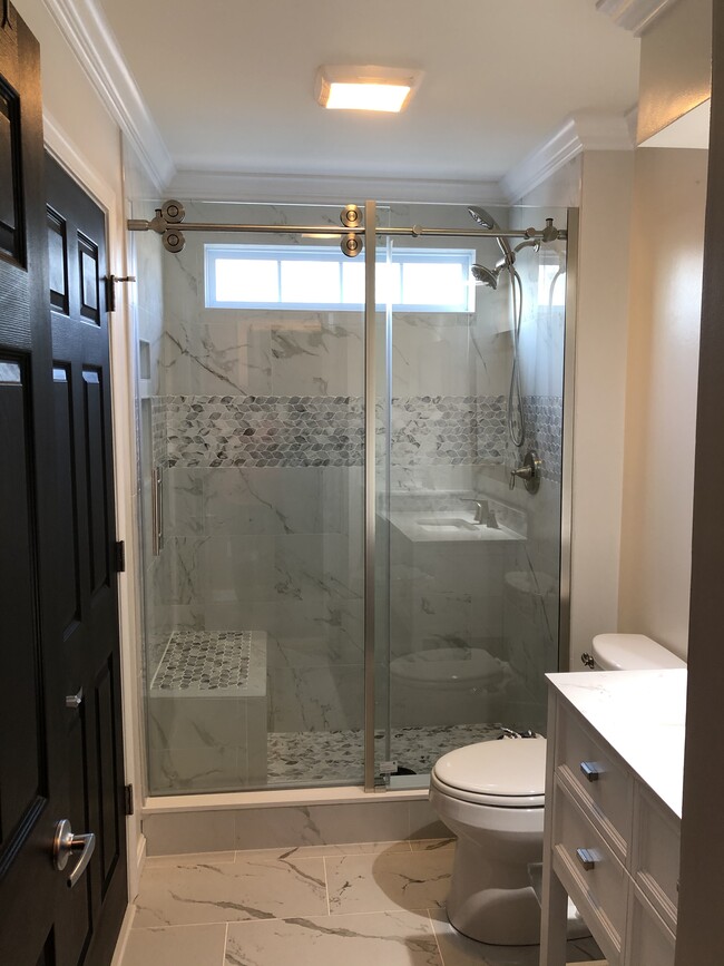 Building Photo - 147 Rock Ledge Ct