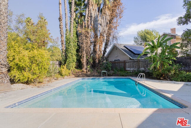 Building Photo - 5604 Valley Circle Blvd