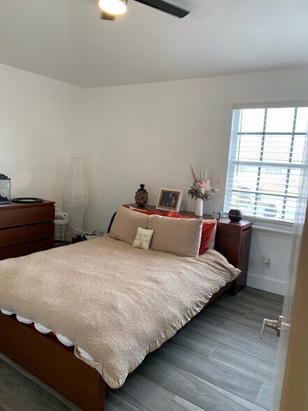 Building Photo - 223 SW 120th Ave