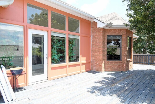 Building Photo - 719 Oak Hollow Dr