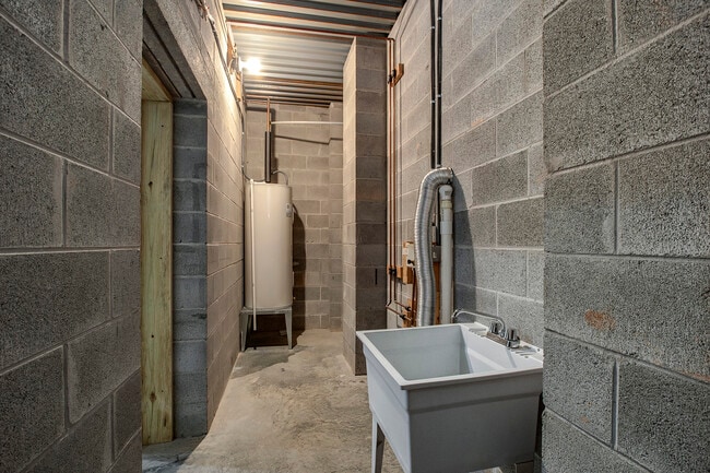 Building Photo - 111 Daleyuhski Way