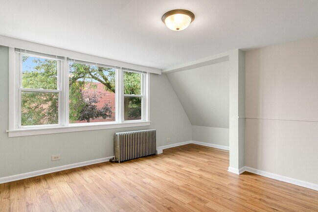 Building Photo - 1342 Circle Ave