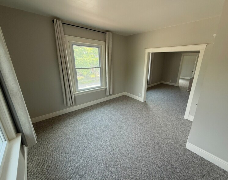 Unit 2 living room - 209 N William St