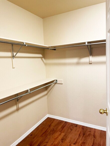 Building Photo - 3080 Mandalay Grove