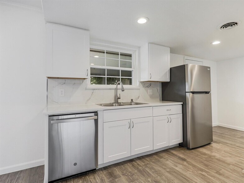 Building Photo - 2976 Cameo Ln