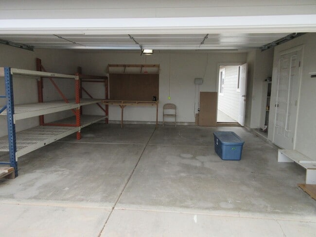 Building Photo - Single Family, Single Level Home - Mid-Val...