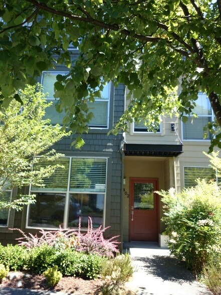 Building Photo - 4402 28th Ave S