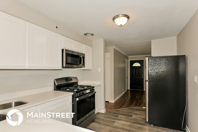 Building Photo - 601 Kelvin Dr