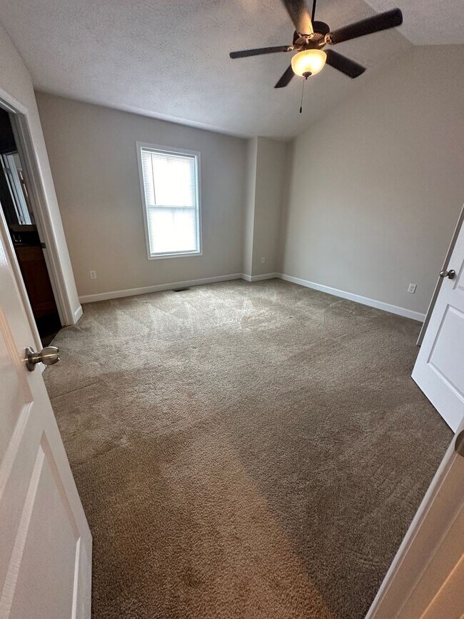 Building Photo - Townhouse for Rent in Cedar Point