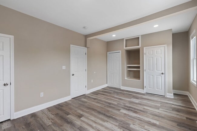 Building Photo - Newly Renovated 4-Bedroom Townhome for Rent