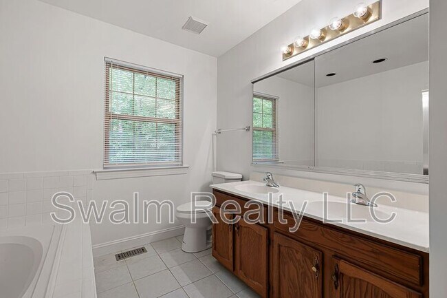 Building Photo - 240 Timber Knoll Dr